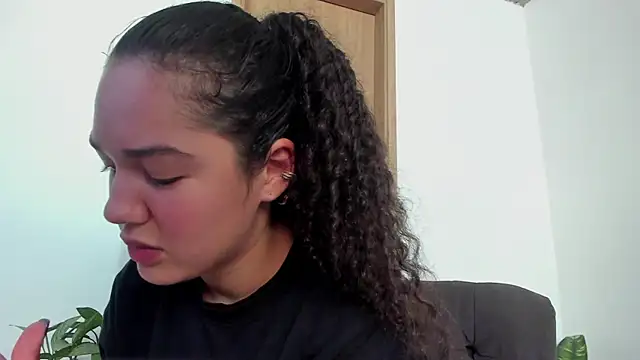 Snapshot of MiaRouseex chatting on 7, 5, 2026 MiaRouseex online show from 7, 5, 2026