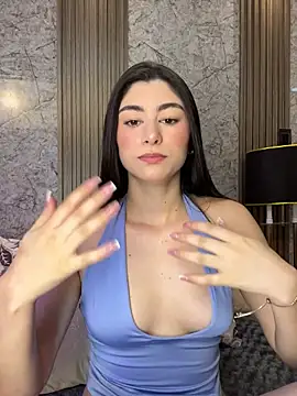 Snapshot of evelyn_hills chatting on 11, 6, 2026 evelyn hills online show from 11, 6, 2026