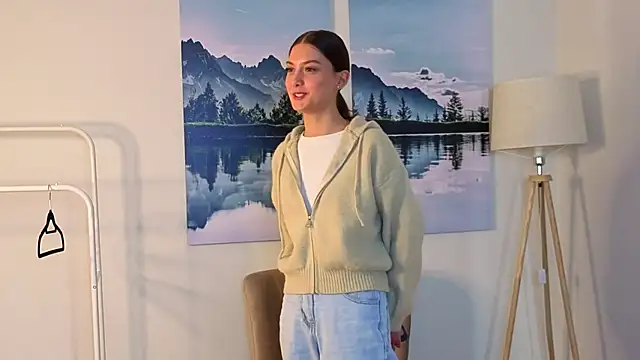 NatashaRieker online show from 15, 4, 2026