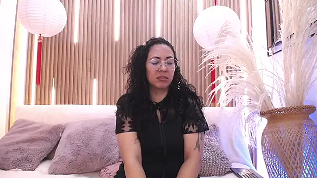 Velvet Curly online show from 25, 6, 2026