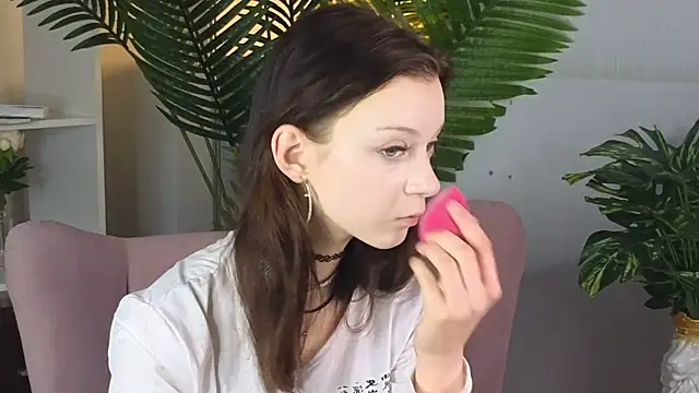 Snapshot of CyndyGranger chatting on 15, 4, 2026 CyndyGranger online show from 15, 4, 2026