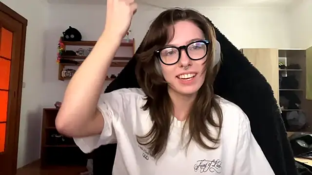 PillowPeachX online show from 17, 4, 2026