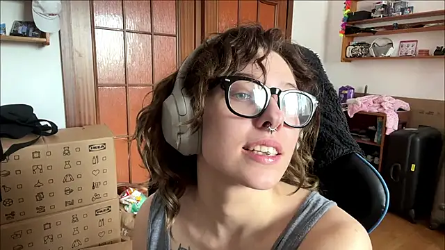 PillowPeachX online show from 19, 5, 2026