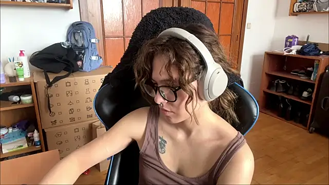 PillowPeachX online show from 12, 5, 2026
