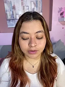 ZoeBennett Pink online show from 14, 4, 2026