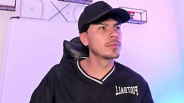 Izack 01 online show from 15, 4, 2026