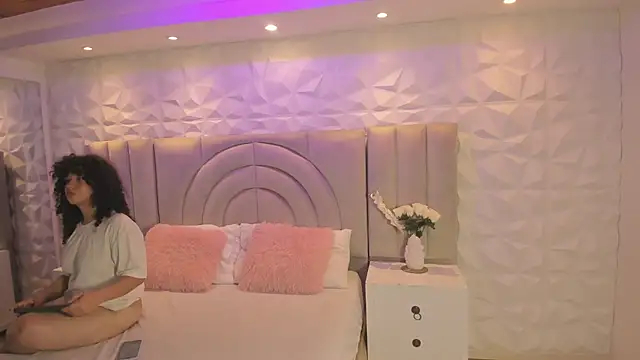 Chloe and Violeta online show from 18, 6, 2026