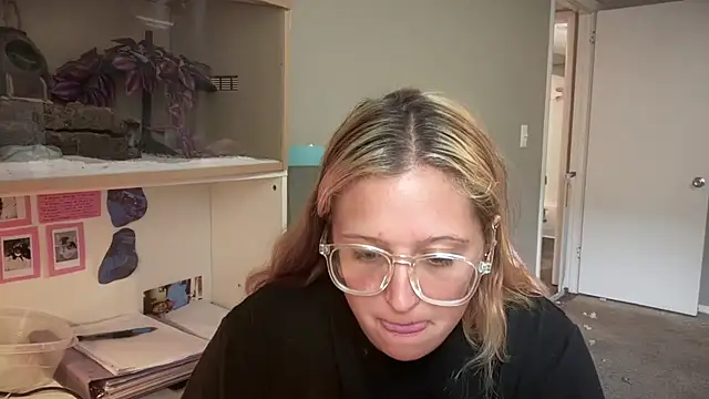 Snapshot of MUSCLEMOMMY1365 chatting on 26, 4, 2026 MUSCLEMOMMY1365 online show from 26, 4, 2026