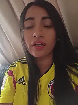 Snapshot of DaniellaGiraldo chatting on 17, 6, 2026 DaniellaGiraldo online show from 17, 6, 2026