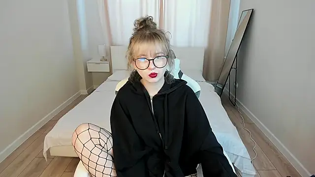 Helen Carson online show from 18, 4, 2026