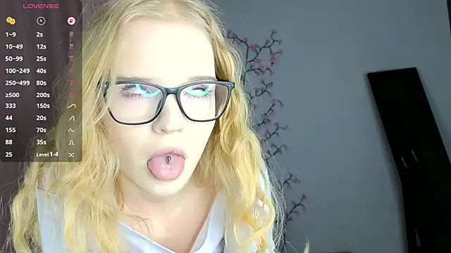 RoseeFairy online show from 17, 4, 2026