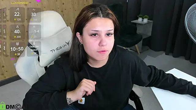 nicolewoss online show from 29, 6, 2026