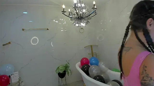 Snapshot of katherine_glow chatting on 18, 4, 2026 katherine glow online show from 18, 4, 2026