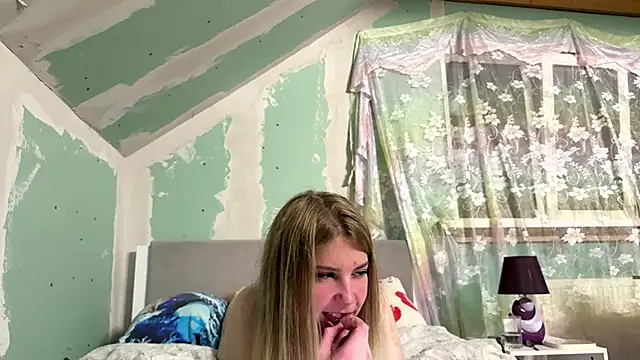Skinny girl  online show from 29, 5, 2026