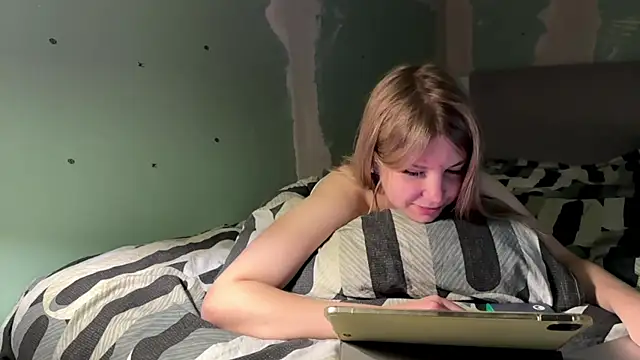 Skinny girl  online show from 2, 7, 2026