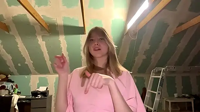 Skinny girl  online show from 21, 4, 2026
