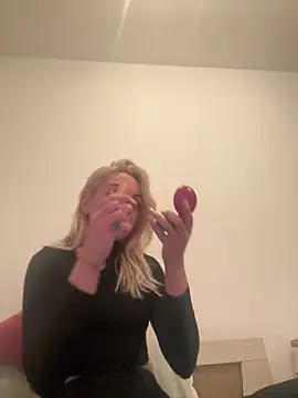 urfavmistressxoxo online show from 16, 4, 2026