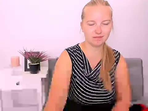 Snapshot of RoseTeacherX chatting on 20, 7, 2026 RoseTeacherX online show from 20, 7, 2026