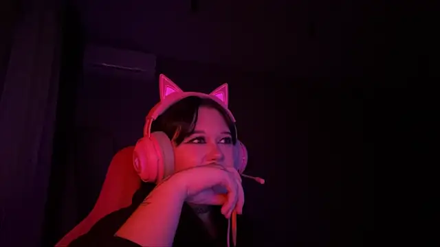 Alinalovelove online show from 15, 4, 2026