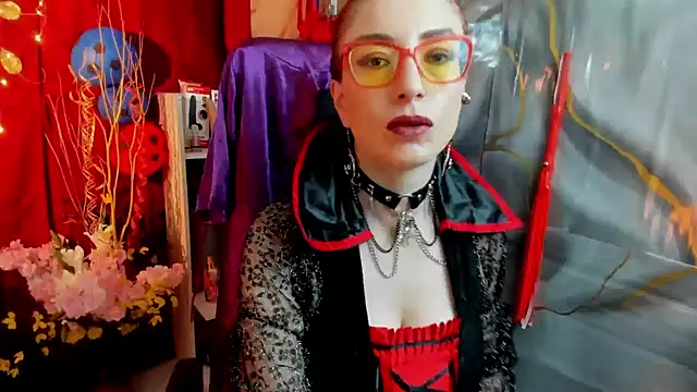 Queenscarlettsecret online show from 13, 7, 2026