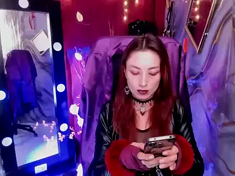 Queenscarlettsecret online show from 7, 5, 2026