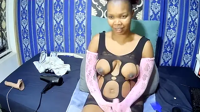 YummyBrownyxx online show from 24, 6, 2026