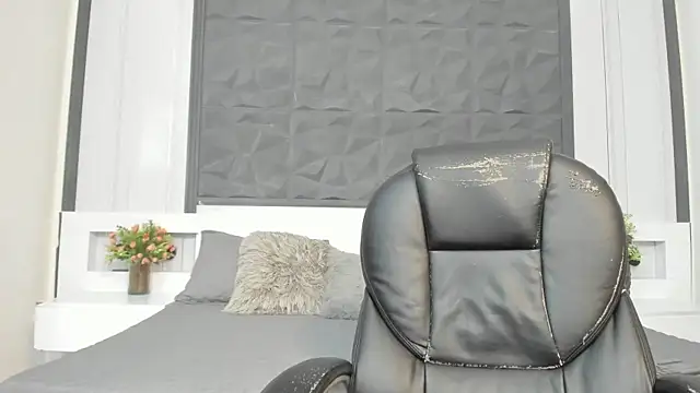 sophia blade  online show from 11, 5, 2026