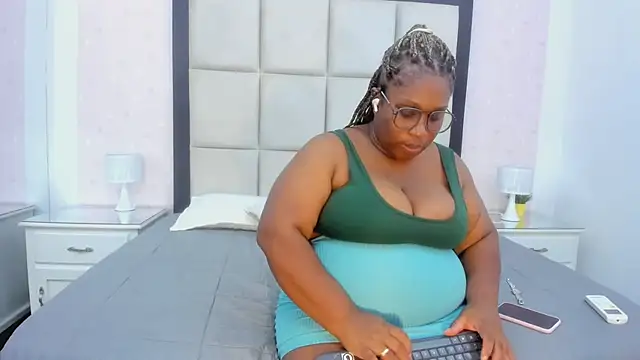 Snapshot of TreisyVixen chatting on 4, 7, 2026 TreisyVixen online show from 4, 7, 2026
