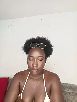 Snapshot of KaleaEbony chatting on 5, 5, 2026 KaleaEbony online show from 5, 5, 2026
