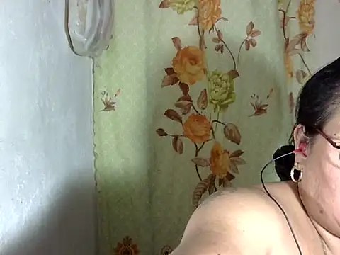HottyCurlyPeanut online show from 8, 5, 2026
