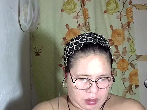 HottyCurlyPeanut online show from 15, 5, 2026