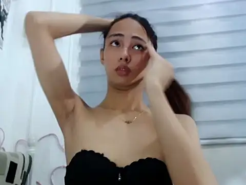 UrHolyBody online show from 15, 5, 2026