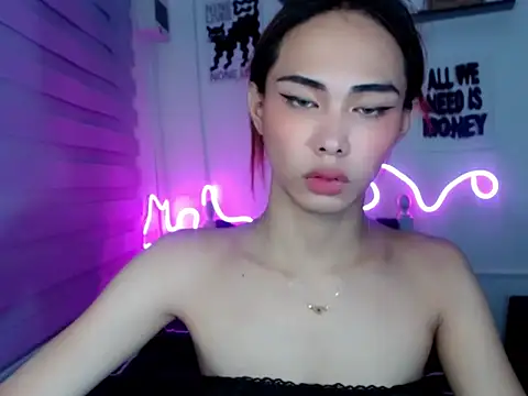 UrHolyBody online show from 25, 4, 2026