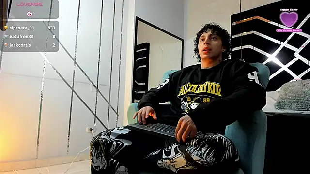 Snapshot of JayTaylorr chatting on 4, 7, 2026 JayTaylorr online show from 4, 7, 2026