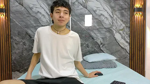 Snapshot of NoahWalker__ chatting on 8, 7, 2026 NoahWalker online show from 8, 7, 2026