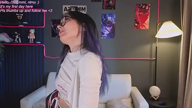 Emmi Bennett online show from 17, 4, 2026