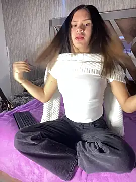 AuroraMoore Pink online show from 28, 4, 2026
