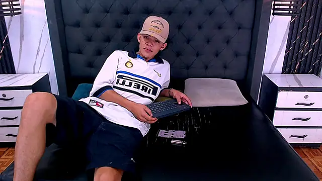 Snapshot of Daniel_Guty chatting on 23, 4, 2026 Daniel Guty online show from 23, 4, 2026