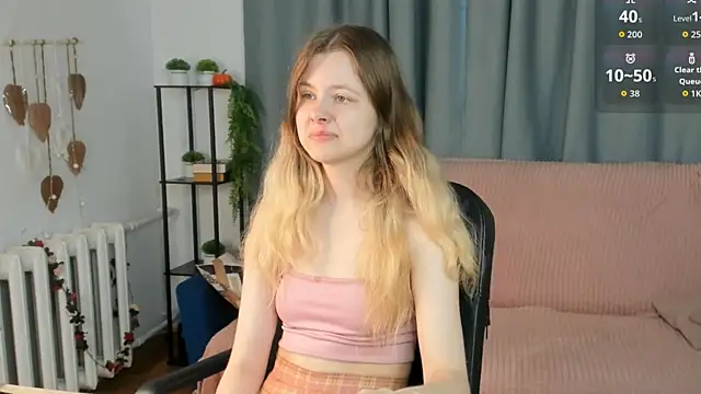 Glitch Doll online show from 18, 6, 2026