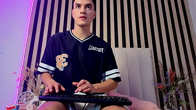 Snapshot of LeoTease chatting on 5, 6, 2026 LeoTease online show from 5, 6, 2026