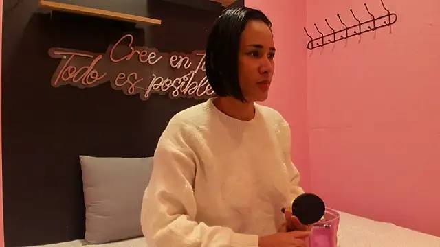 Scarleth-Foxx online show from 13, 5, 2026