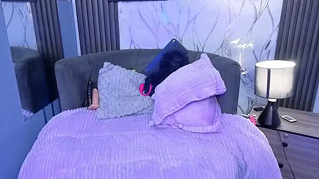Angel Medussa online show from 4, 6, 2026
