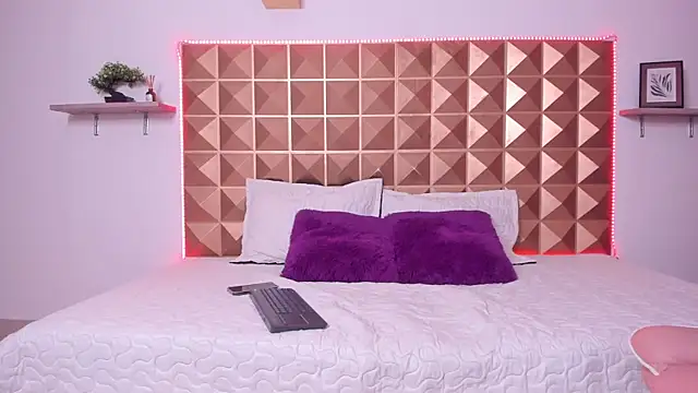 Naughty Kat  online show from 19, 4, 2026