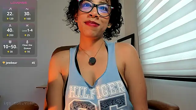 Laena Castillo online show from 18, 4, 2026