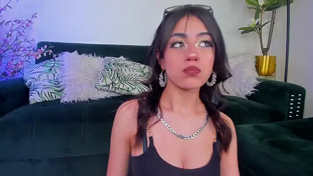 Snapshot of megan_shyne chatting on 26, 5, 2026 megan shyne online show from 26, 5, 2026