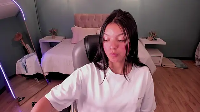 Snapshot of Camii_bunnie chatting on 28, 4, 2026 Camii bunnie online show from 28, 4, 2026
