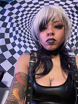 Snapshot of nerdyhotgoth chatting on 19, 5, 2026 nerdyhotgoth online show from 19, 5, 2026