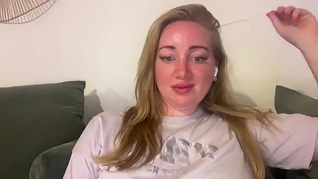 Snapshot of arielsweetieee chatting on 4, 7, 2026 arielsweetieee online show from 4, 7, 2026
