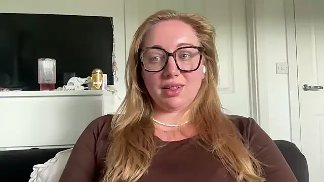 Snapshot of arielsweetieee chatting on 8, 6, 2026 arielsweetieee online show from 8, 6, 2026