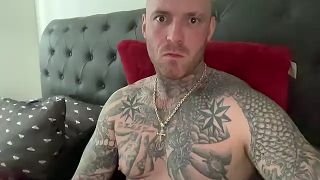 Snapshot of platinum_status chatting on 16, 4, 2026 platinum status online show from 16, 4, 2026